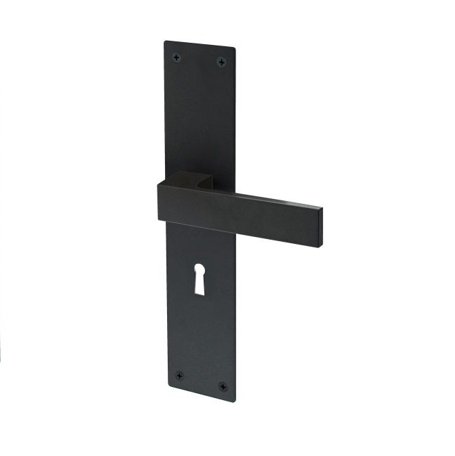 Deurkruk Lieke mat zwart op schild met sleutelgat 56 mm