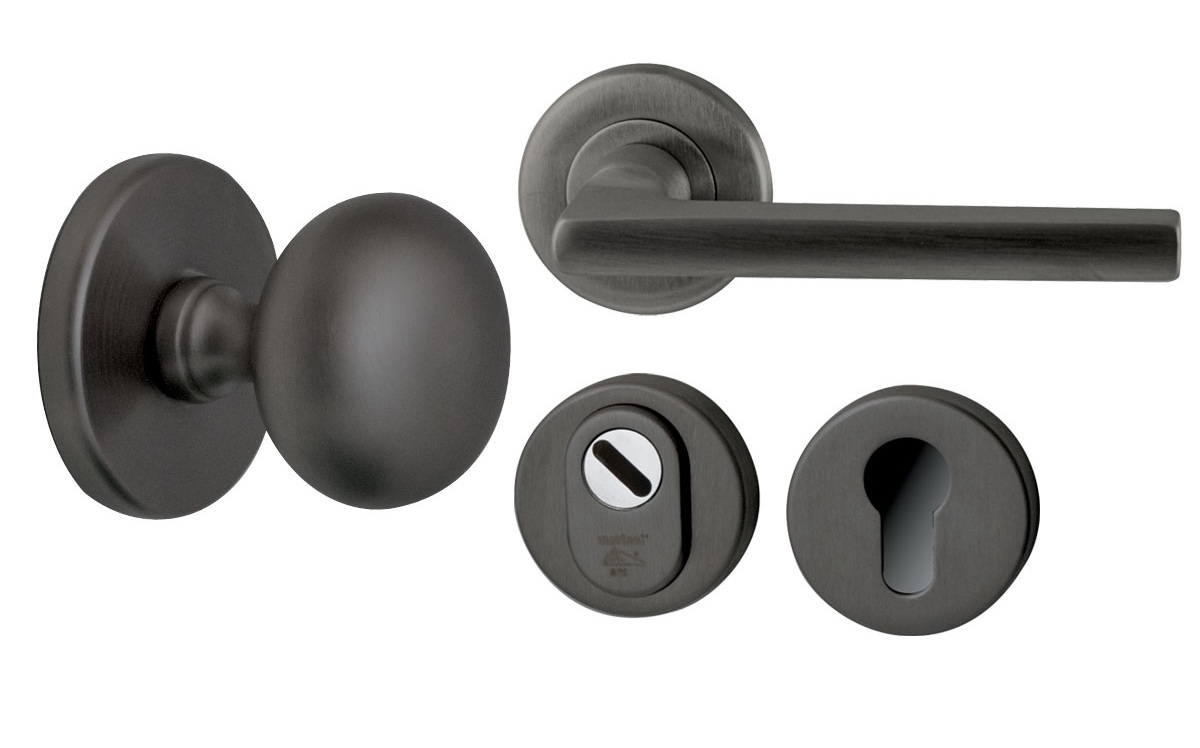 Voordeurset Iris+Sara PVD gun metal SKG3 rechts - Mariani V3224005R - Deurbeslag-en-meer.nl