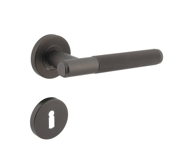 Deurkruk Rombo op rond rozet incl. sleutelrozetten antracietgrijs - Intersteel 0029.126903 - Deurbeslag-en-meer.nl